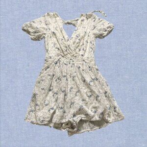 🛎️ 5/$20 Storia Floral Cottagecore Surplice Romper with Double Ties Size S